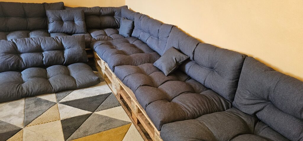 La Maison — Salon et banquettes