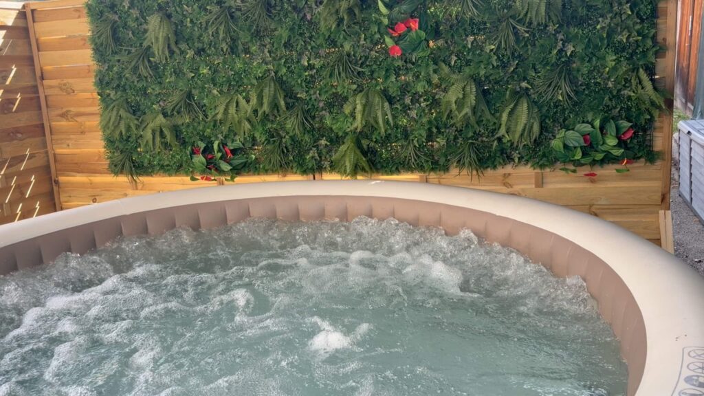 La Maison — Jacuzzi