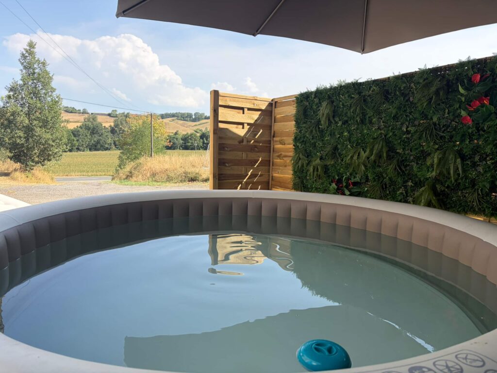 La Maison — Jacuzzi en terrasse