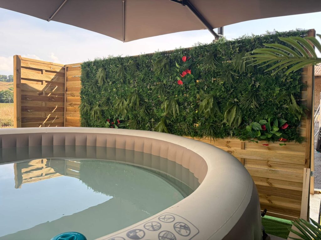 La Maison — Jacuzzi et terrasse bois