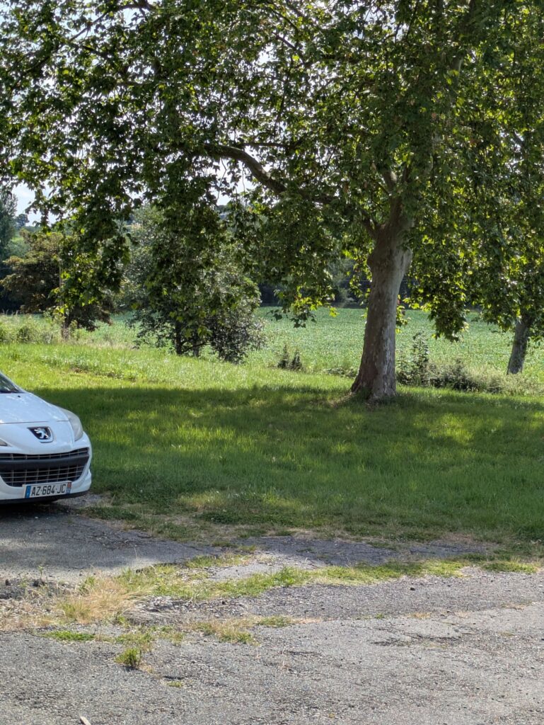 La Maison — Parking ombragé
