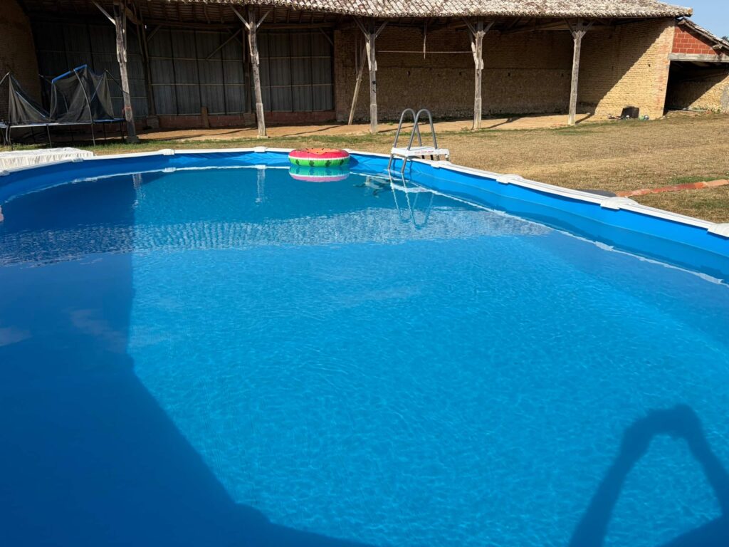 La Maison — Piscine et grange