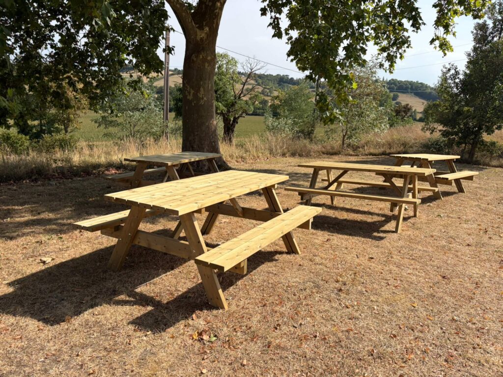 La Maison — Tables à l'ombre